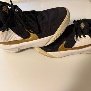 Nike Hustle D 10  Kids Black and Gold Sneakers